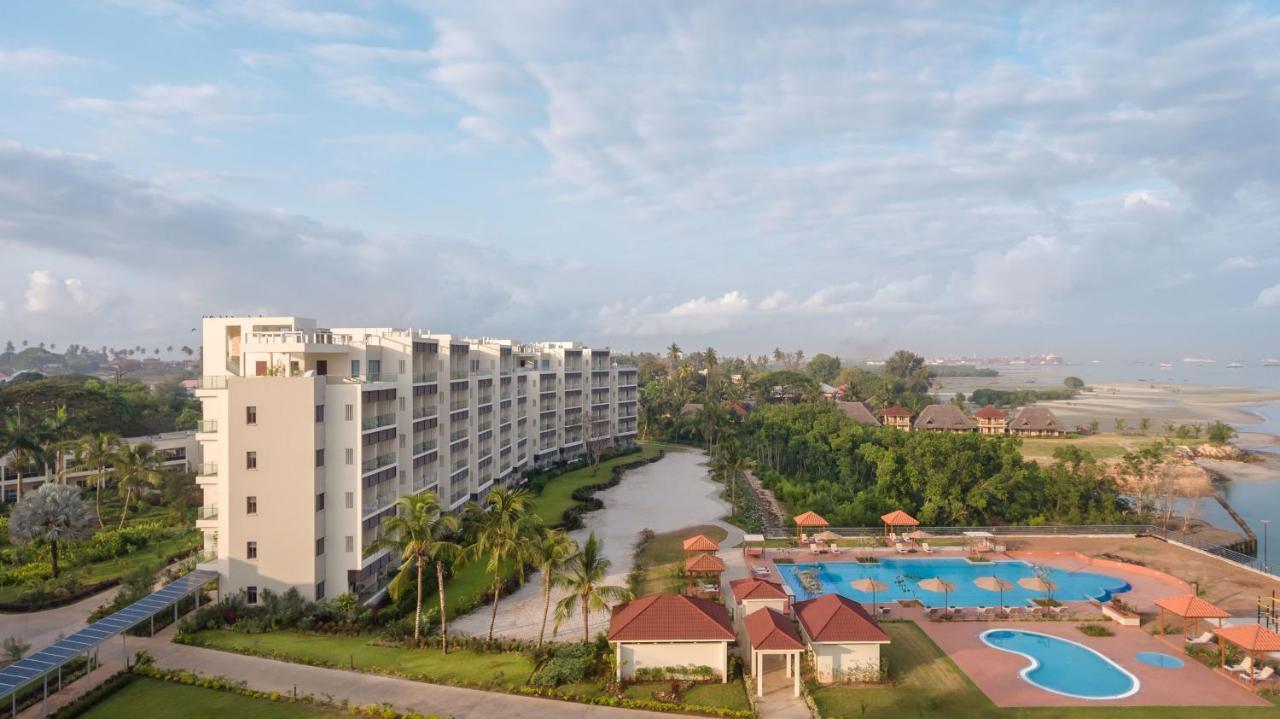 - Azam Luxury Resort&spa Hotel Sansibar